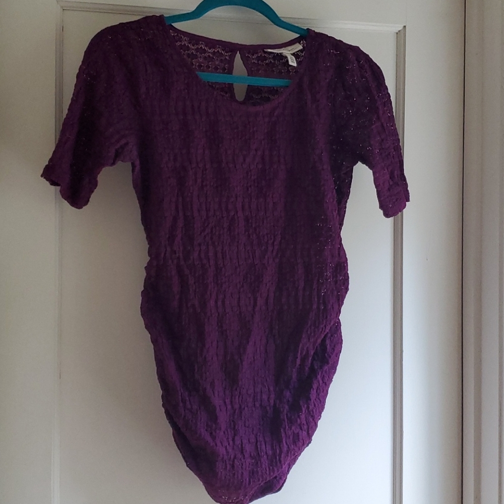 Jessica Simpson purple maternity shirt